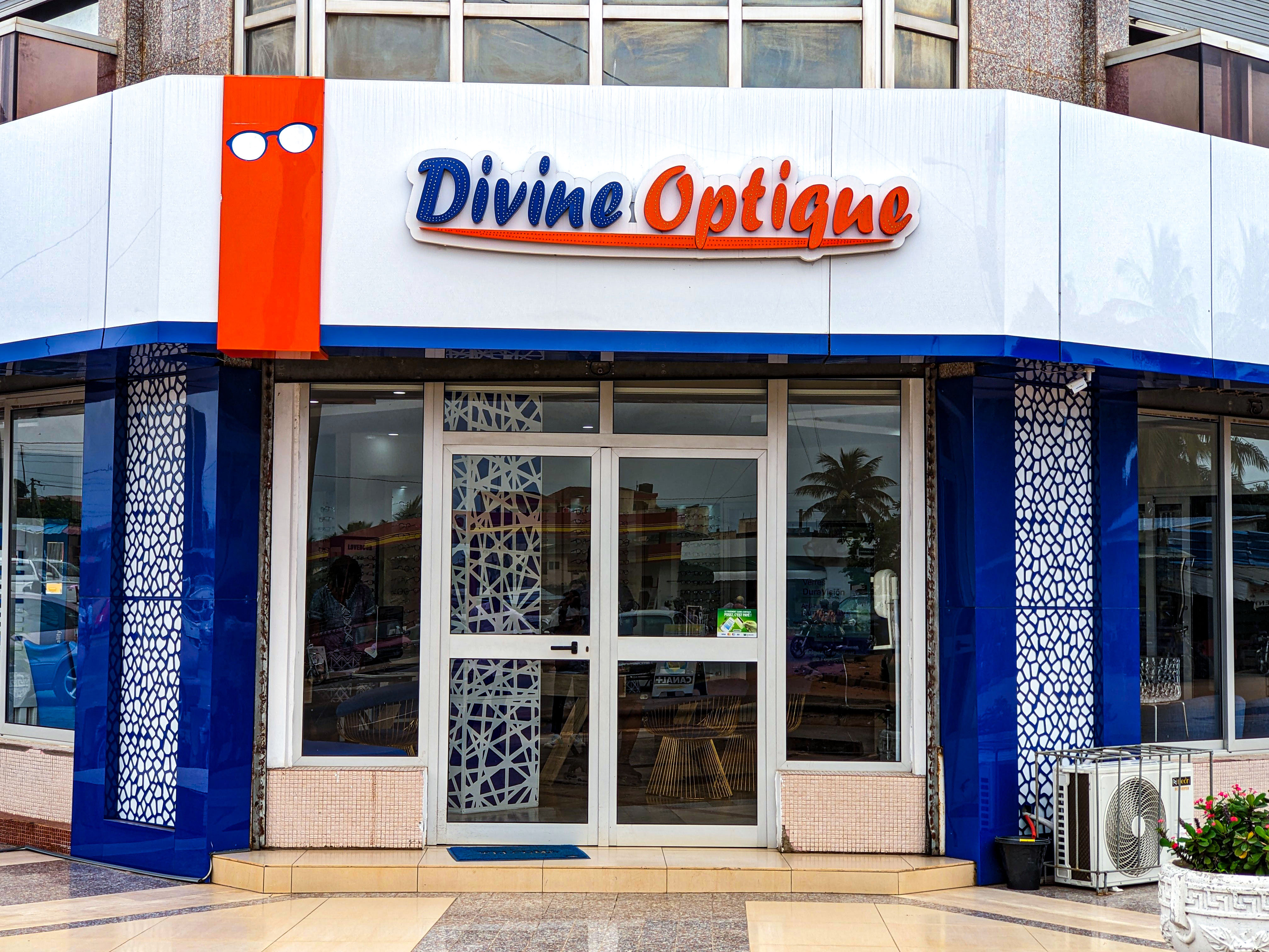 DIVINE OPTIQUE