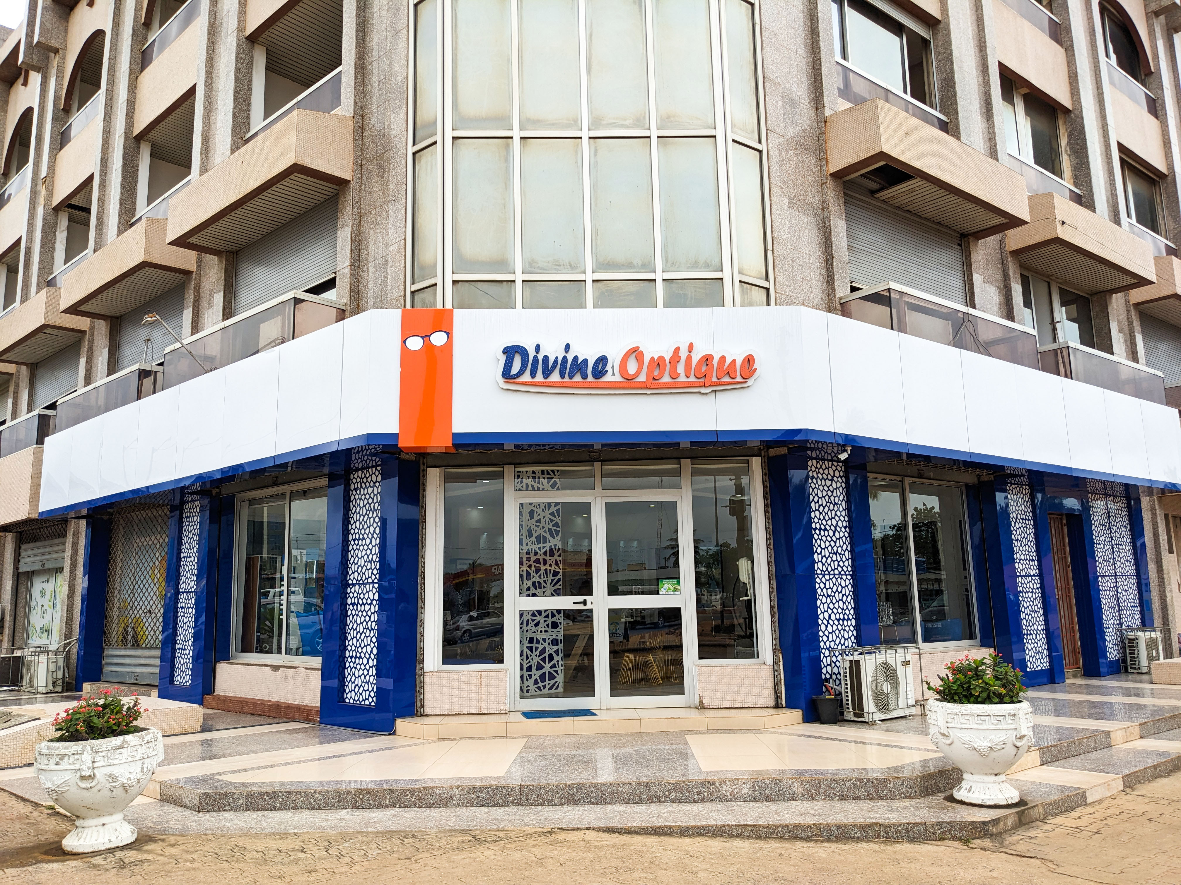 DIVINE OPTIQUE