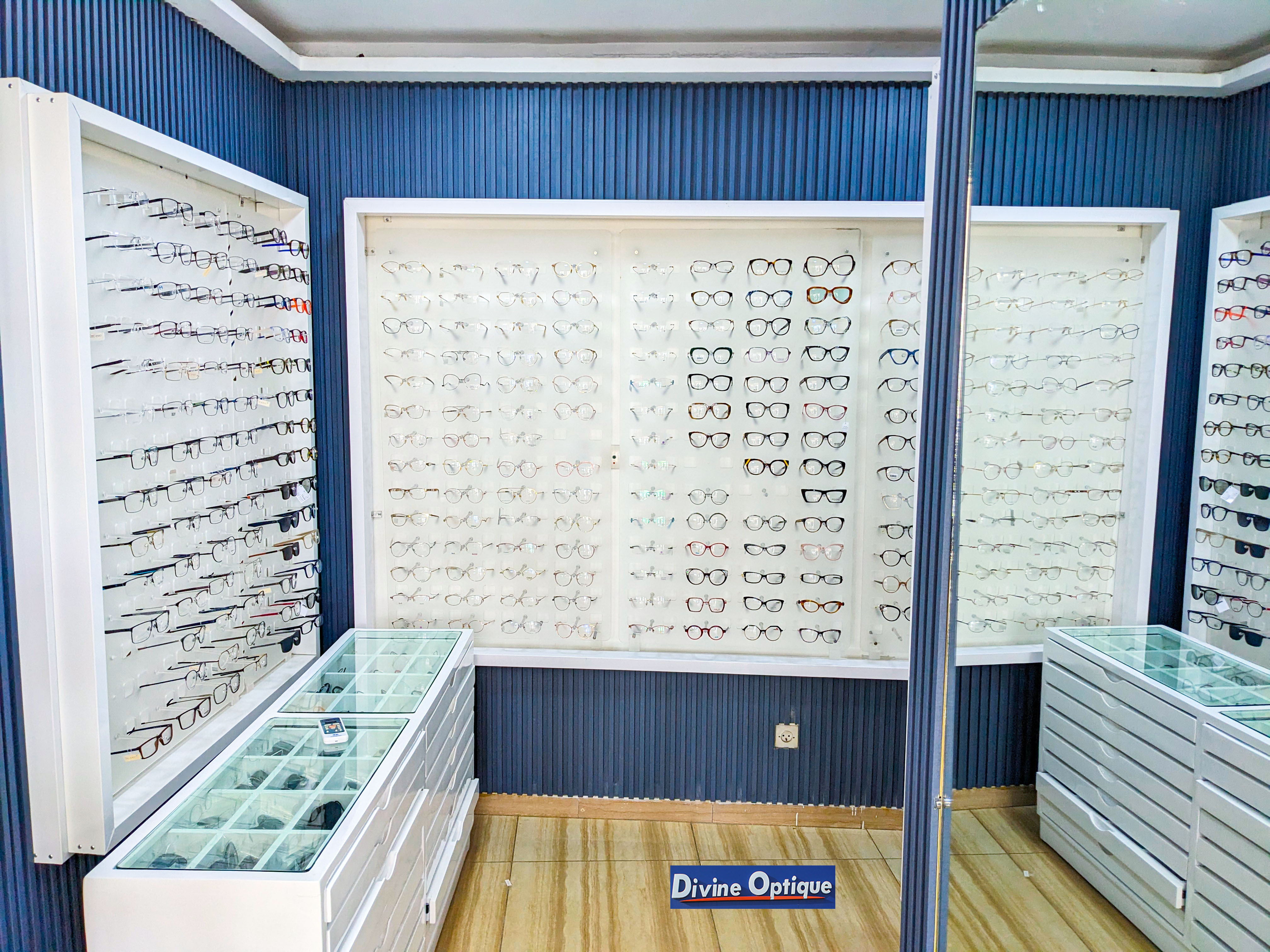 DIVINE OPTIQUE